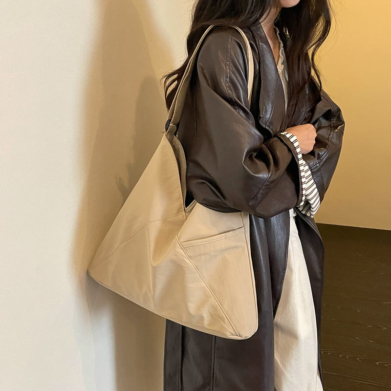 Women Bags Deals - Tas Selempang Wanita Bahan Nilon, Kapasitas