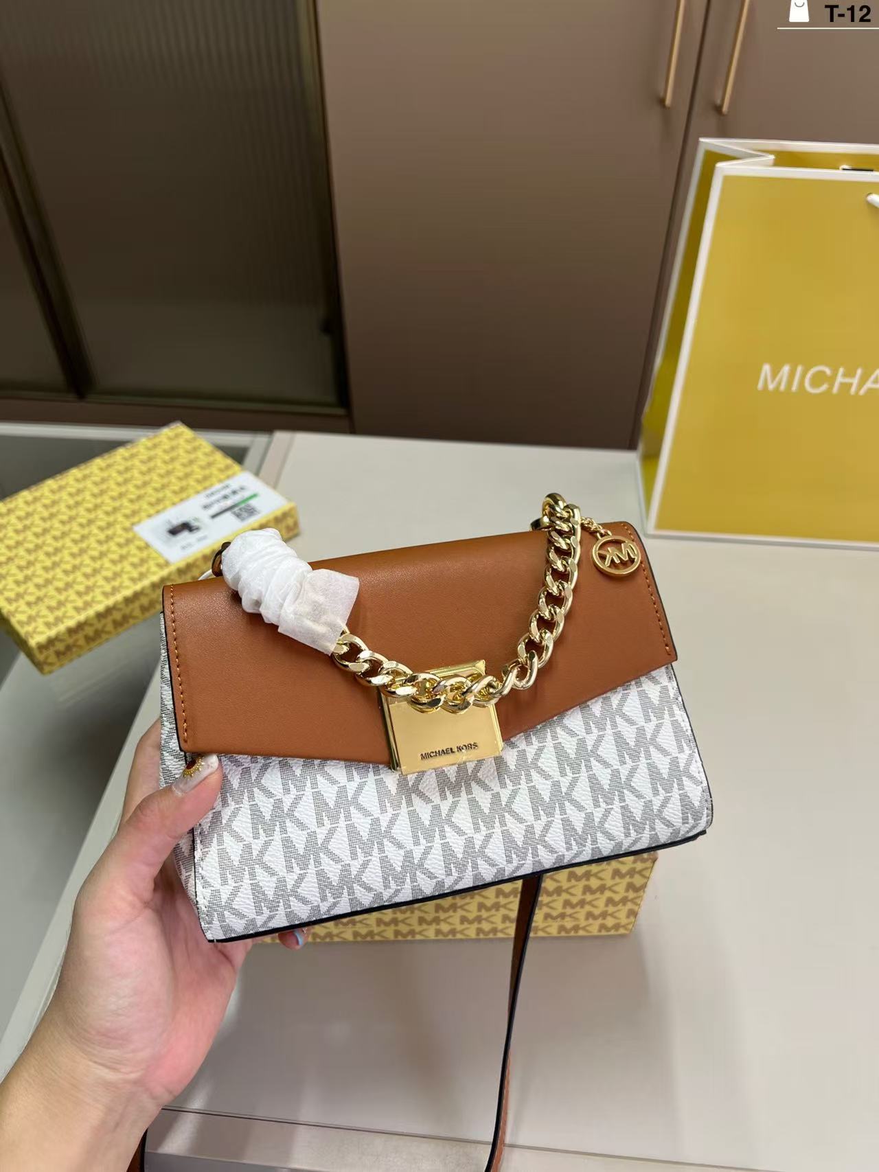 Women'S Bags Of Michael Kors - Tas selempang wanita Michael Kors desain